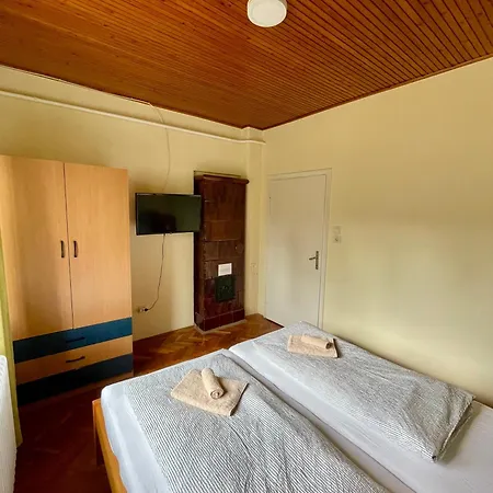 Julia Apartmanhaz 아파트 블로톤퓌레드