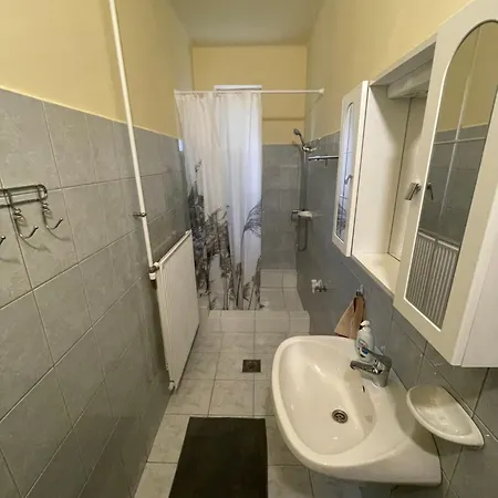 Julia Apartmanhaz 아파트 *