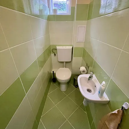 Julia Apartmanhaz 블로톤퓌레드