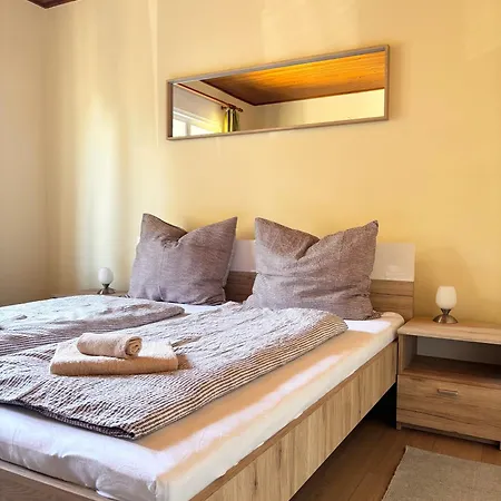 Julia Apartmanhaz * Balatonfured