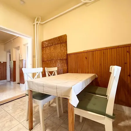 Apartment Julia Apartmanhaz *