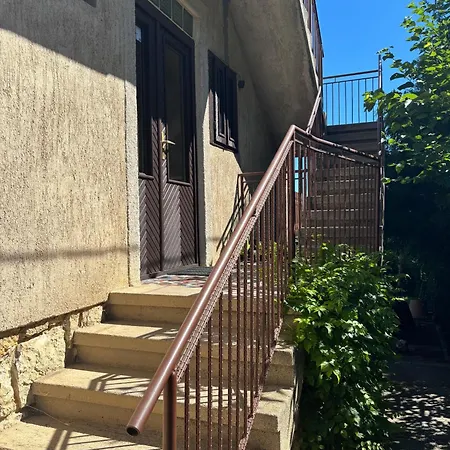 Julia Apartmanhaz *